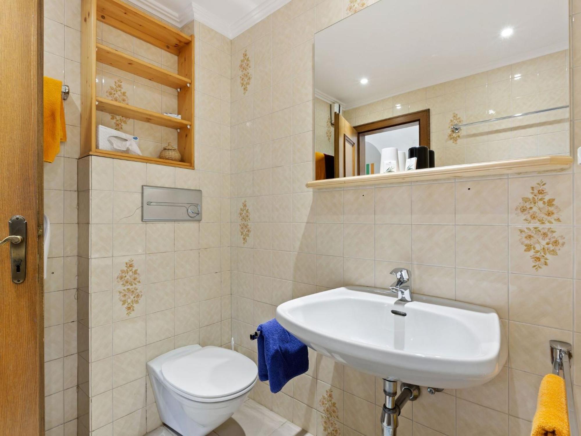 Apartment Spacious In Near Area *