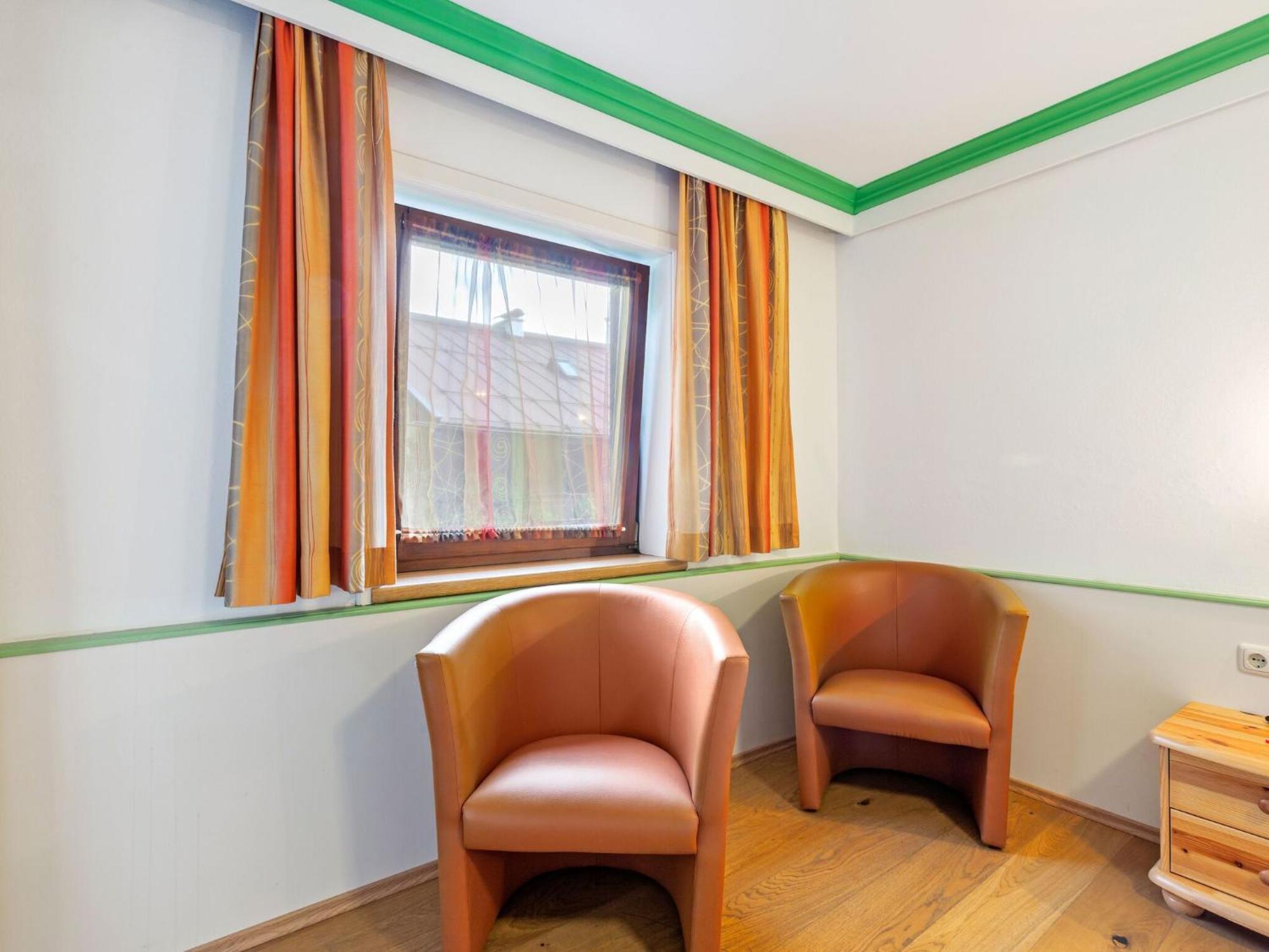Spacious In Near Area Apartment *